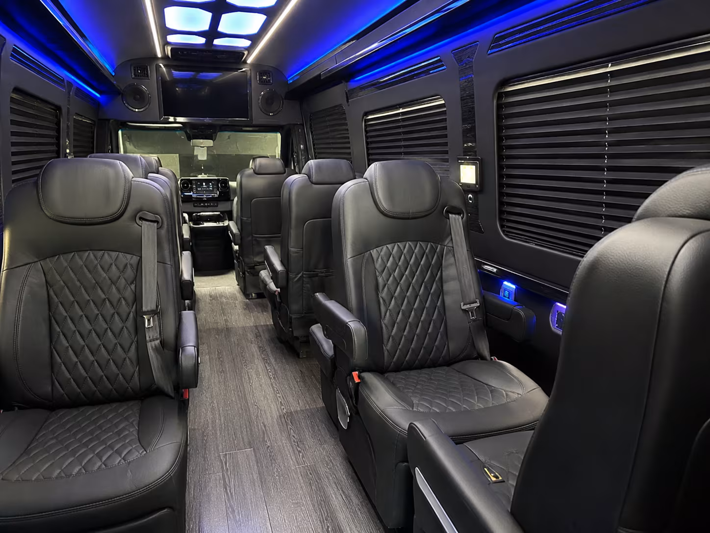 find the perfect transportation for your next airport transfer 3