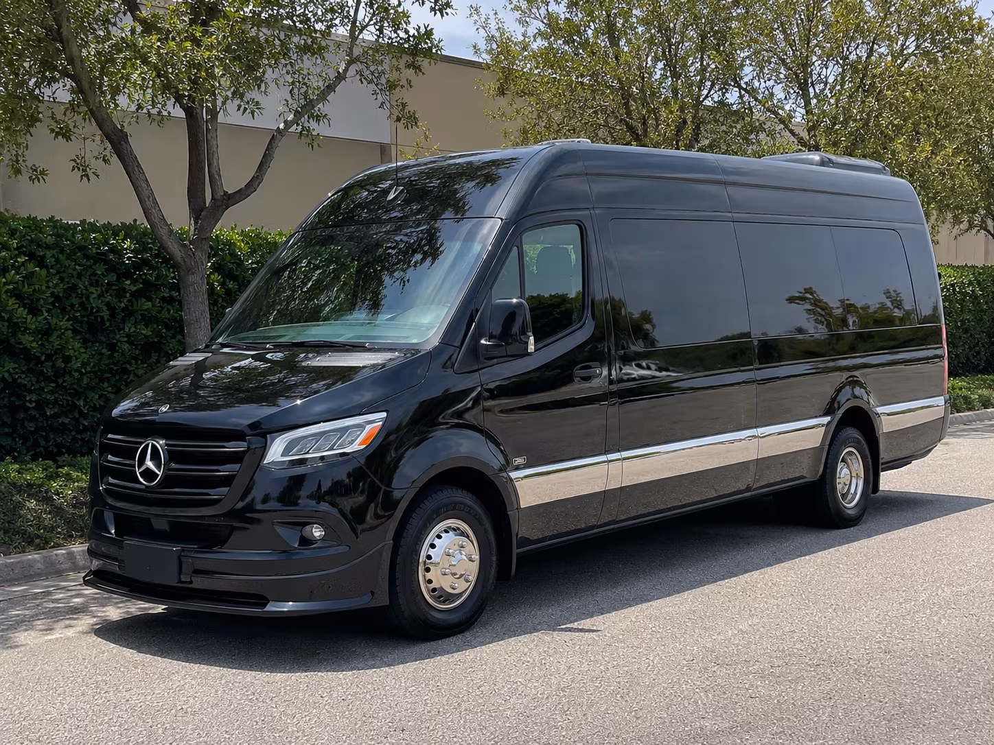 find the perfect transportation for your next airport transfer 5